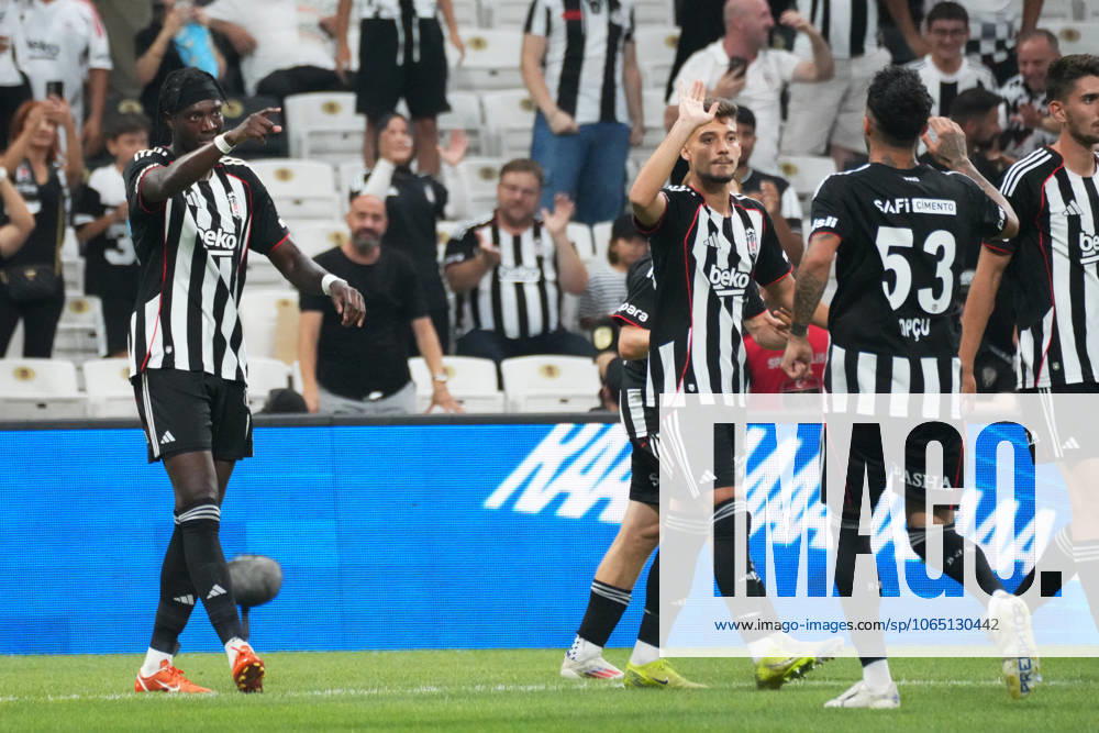 Tammy Abraham of Besiktas celebrates after scoring the second goal of his team with teammates during the UEFA Conference League 2025 26 Third Qualifying Round Second Leg match between Besiktas and St Patricks at Tupras Stadium on August 14, 2025 in Istanbul , Turkey. ( Photo by Seskimphoto ) Istanbul Turkey Istanbul Turkey