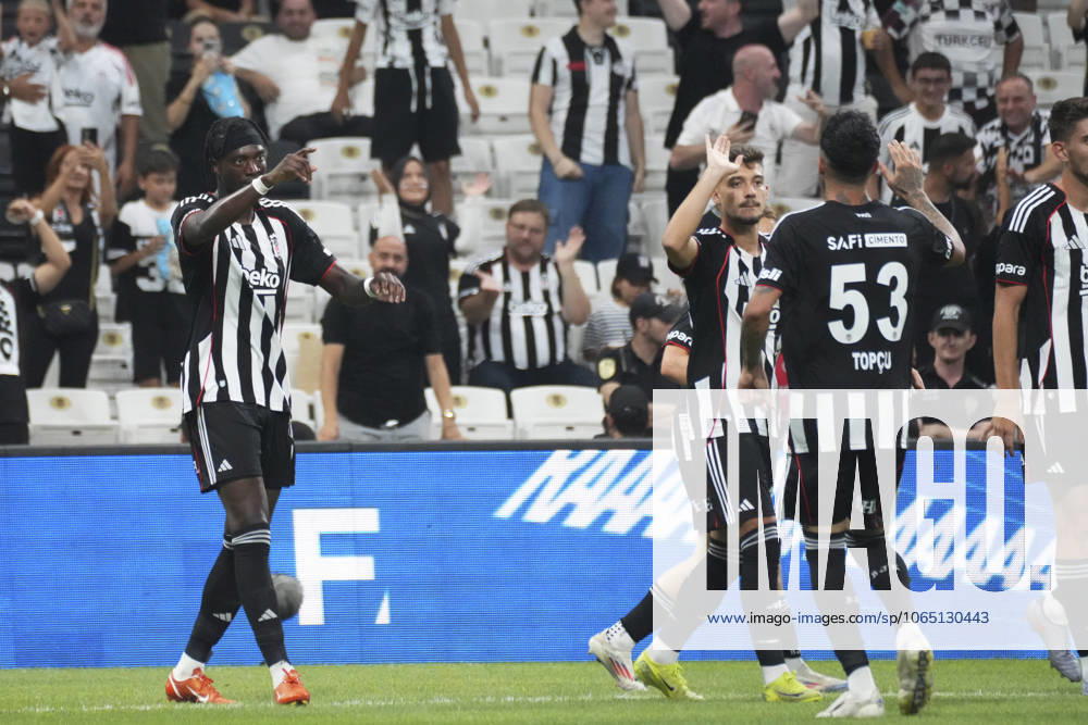 Tammy Abraham of Besiktas celebrates after scoring the second goal of his team with teammates during the UEFA Conference League 2025 26 Third Qualifying Round Second Leg match between Besiktas and St Patricks at Tupras Stadium on August 14, 2025 in Istanbul , Turkey. ( Photo by Seskimphoto ) Istanbul Turkey Istanbul Turkey