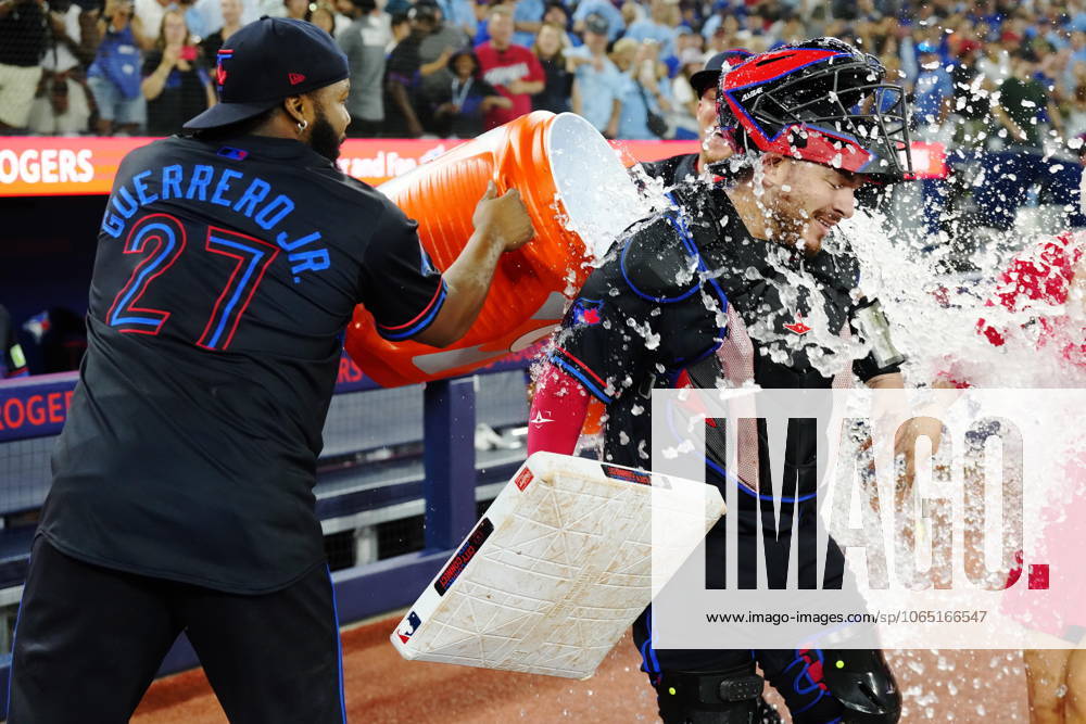 Toronto Blue Jays catcher Alejandro Kirk (right) is doused by Vladimir Guerrero Jr. after defeating the Texas Rangers in MLB, Baseball Herren, USA baseball action in Toronto on Friday, August 15, 2025. Canada News - August 15, 2025 - ZUMAc35_ 20250815_zaf_c35_188
