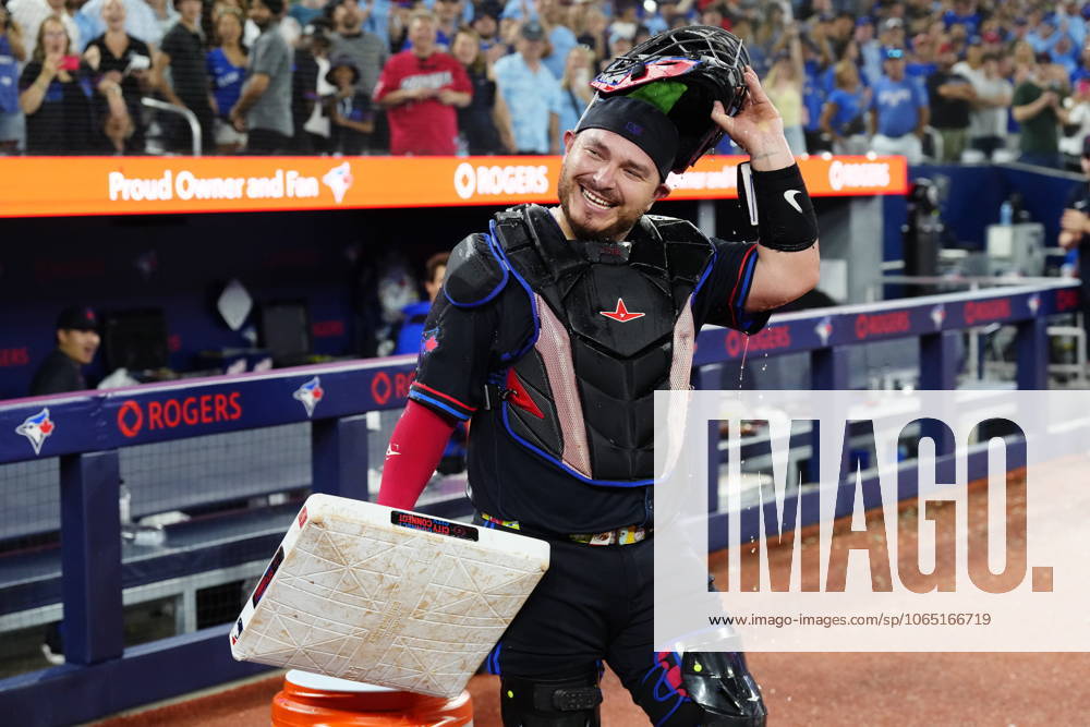 Toronto Blue Jays catcher Alejandro Kirk reacts after being doused by Vladimir Guerrero Jr. after defeating the Texas Rangers in MLB, Baseball Herren, USA baseball action in Toronto on Friday, August 15, 2025. Canada News - August 15, 2025 - ZUMAc35_ 20250815_zaf_c35_189
