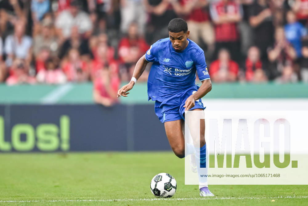 Amine Adli Bayer Leverkusen in action, on the ball, individual action during the DFB Pokal 1 round match between SG Sonnenhof Großaspach v Bayer 04 Leverkusen, Wir machen Druck Arena on August 15, 2025 in Großaspach, Germany Photo by Harry Langer DeFodi Images Amine Adli Bayer Leverkusen controls the Ball during the DFB Pokal 1 Runde match between SG Sonnenhof Großaspach v Bayer 04 Leverkusen at Wir machen Druck Arena on August 15, 2025 in Großaspach, Germany Photo by Harry Langer DeFodi Images Photo by Harry Langer DeFodi Images DFB DFL REGULATIONS PROHIBIT ANY USE OF PHOTOGRAPHS AS IMAGE SEQUENCES AND OR QUASI VIDEO
