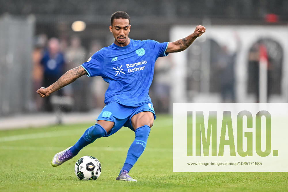 Arthur Bayer Leverkusen in action, on the ball, individual action during the DFB Pokal 1 round match between SG Sonnenhof Großaspach v Bayer 04 Leverkusen, Wir machen Druck Arena on August 15, 2025 in Großaspach, Germany Photo by Harry Langer DeFodi Images Arthur Bayer Leverkusen controls the Ball during the DFB Pokal 1 Runde match between SG Sonnenhof Großaspach v Bayer 04 Leverkusen at Wir machen Druck Arena on August 15, 2025 in Großaspach, Germany Photo by Harry Langer DeFodi Images Photo by Harry Langer DeFodi Images DFB DFL REGULATIONS PROHIBIT ANY USE OF PHOTOGRAPHS AS IMAGE SEQUENCES AND OR QUASI VIDEO