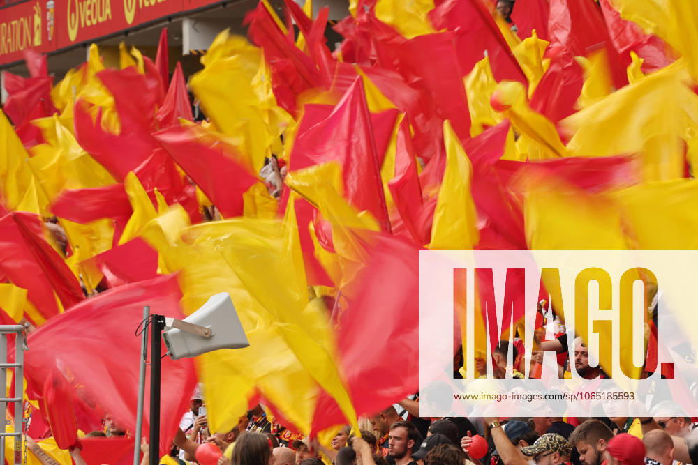 Ambiance supporters de Lens lors du match RC Lens vs Olympique Lyonnais, Ligue 1 J1, stade Bollaert-Delelis, le 16 août 2025 - photo Laurent Sanson PsnewZ