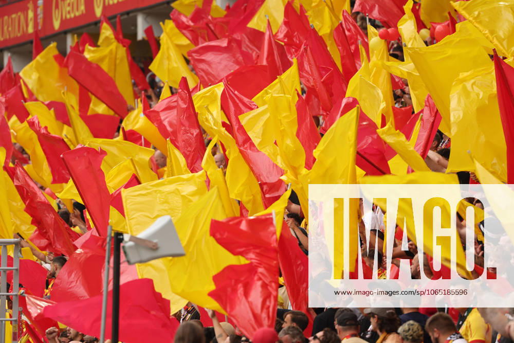 Ambiance supporters de Lens lors du match RC Lens vs Olympique Lyonnais, Ligue 1 J1, stade Bollaert-Delelis, le 16 août 2025 - photo Laurent Sanson PsnewZ