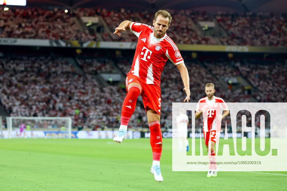 Goal celebration of Harry Kane 9 FC Bayern Muenchen to 0 1, VfB Stuttgart vs FC Bayern Muenchen, Soccer, Franz Beckenbauer Supercup, 16 08 2025 Stuttgart Baden Wuerttemberg Germany