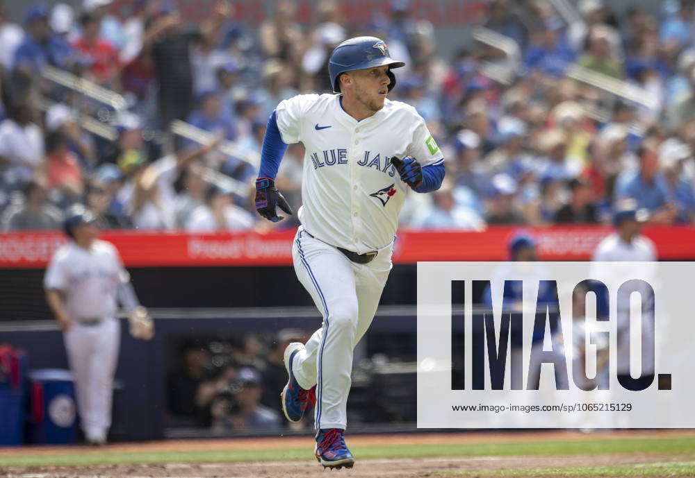Toronto Blue Jays Myles Straw (3) hits a home run against the Texas Rangers during the second inning of MLB, Baseball Herren, USA baseball in Toronto, Saturday, Aug. 16, 2025. Toronto Blue Jays Vs Texas Rangers - ZUMAc35_ 20250816_zaf_c35_127