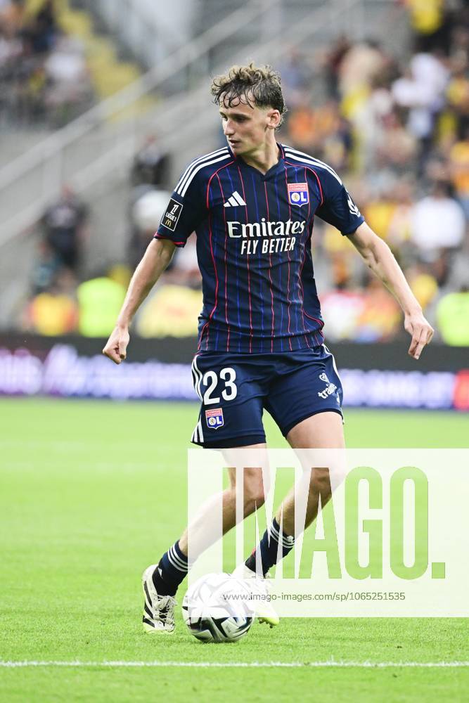 Tyler Morton (Lyon) FOOT L1 2025 LENS-LYON (0-1) STADE BOLLAERT DELELIS LENS FRANCE 16 08 2025 AUTISSIER JEAN BAPTISTE LENS STADE BOLLAERT DELELIS France GermanyxJapanxUKxFrancexBelgiumxOUT