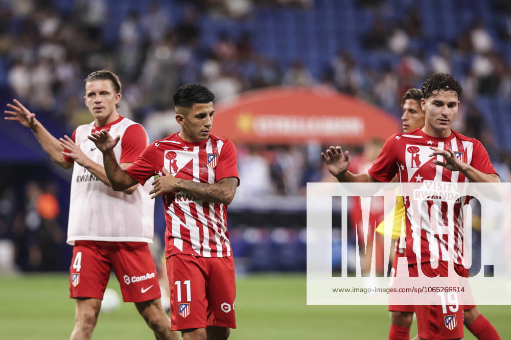 Thiago Almada and Julian Alvarez of Atletico de Madrid warm up during the Spanish league, La Liga EA Sports, football match played between RCD Espanyol and Atletico de Madrid at RCDE Stadium on August 17, 2025 in Cornella, Barcelona, Spain. Cornella SPAIN - ZUMAa181 20250817_zaa_a181_119