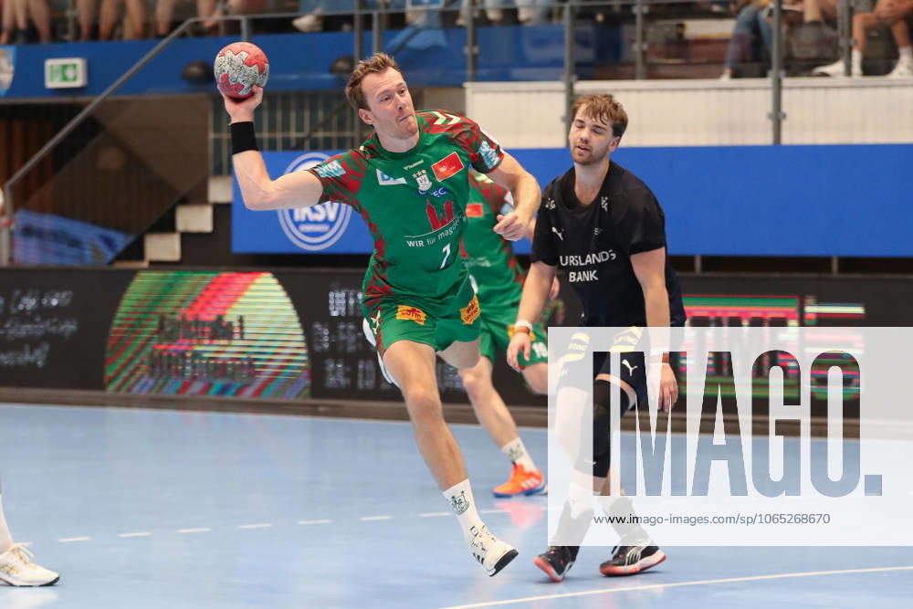 Handball Wartburg Cup SC Magdeburg Skanderborg Handbold, v l Felix Claar Magdeburg, 7 wirft Tor, Torschuetze, erzielt Tor, Treffer, scores the goal Eisenach