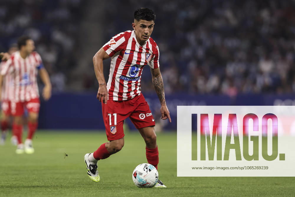 Thiago Almada of Atletico de Madrid in action during the Spanish league, La Liga EA Sports, football match played between RCD Espanyol and Atletico de Madrid at RCDE Stadium on August 17, 2025 in Cornella, Barcelona, Spain. Cornella SPAIN - ZUMAa181 20250817_zaa_a181_163