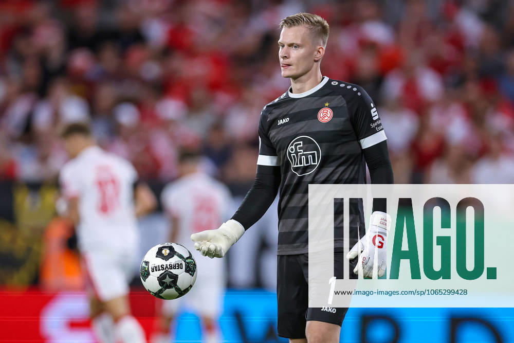 2025 08 18, Soccer, 1 round DFB Cup, Rot Weiss Essen Borussia Dortmund, Stadion Hafenstraße, Season 2025 2026 Goalkeeper Jakob Golz Rot Weiss Essen 01 DFB regulations prohibit any use of photographs as image sequences and or quasi video Nordrhein Westfalen Germany