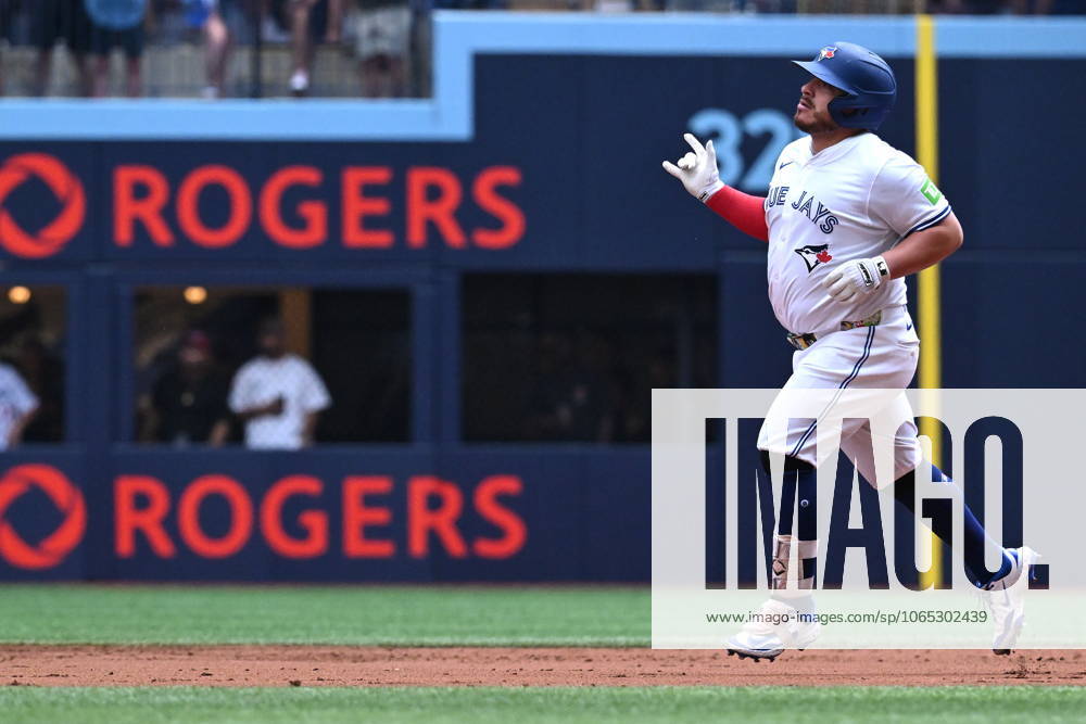 Toronto Blue Jays catcher Alejandro Kirk (30) runs the bases after hitting a solo home run against the Texas Rangers in second inning MLB, Baseball Herren, USA baseball action in Toronto on Sunday,, Aug. 17, 2025. MLB 2025: Rangers 10:4 Blue Jays - ZUMAc35_ 20250817_zaf_c35_049