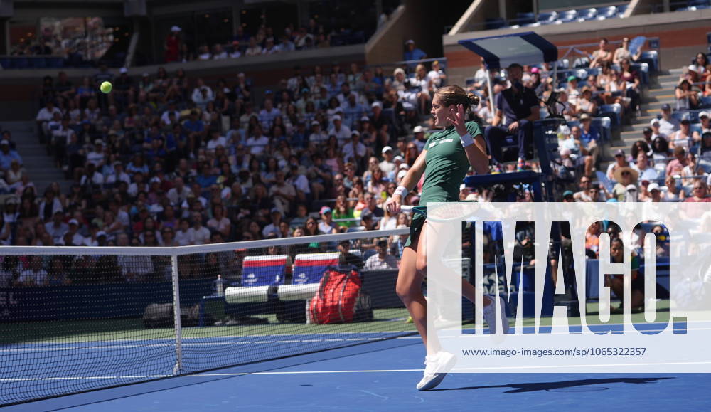 US Open 2025 NEW YORK, UNITED STATES - AUGUST 19: The doubles team of Naomi Osaka of Japan and Gael Monfils of France play against the team of Caty McNally of the United States and Lorenzo Musetti of Italy during the mixed doubles at USTA Billie Jean King National Tennis Center on August 19, 2025, Queens, New York City, USA. Selcuk Acar Anadolu New York United States. Editorial use only. Please get in touch for any other usage.