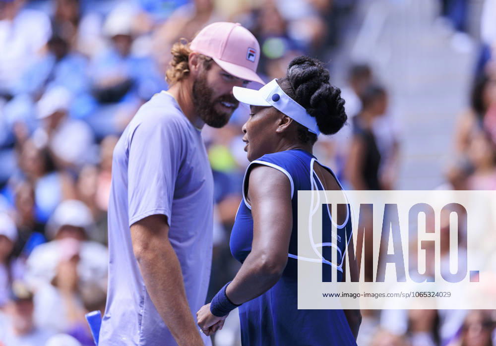 Venus Williams and Reilly Opelka talk strategy during a mix doubles match against Karolina Muchova and Andrey Rublev at the 2025 US Open at USTA Billie Jean King National Tennis Center on Tuesday August 19, 2025 in the Flushing neighborhood of the Queens borough of New York City. JAVIER ROJAS PI Flushing Meadows USA - ZUMAp124 20250819_zaa_p124_026