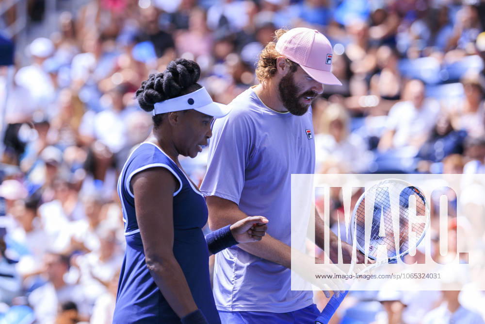 Venus Williams and Reilly Opelka talk strategy during a mix doubles match against Karolina Muchova and Andrey Rublev at the 2025 US Open at USTA Billie Jean King National Tennis Center on Tuesday August 19, 2025 in the Flushing neighborhood of the Queens borough of New York City. JAVIER ROJAS PI Flushing Meadows USA - ZUMAp124 20250819_zaa_p124_027