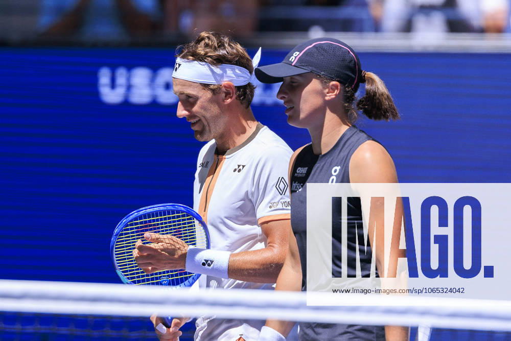 Iga Swiatek and Casper Ruud talk strategy during a mix doubles match against Madison Keys and Frances Tiafoe at the 2025 US Open at USTA Billie Jean King National Tennis Center on Tuesday August 19, 2025 in the Flushing neighborhood of the Queens borough of New York City. JAVIER ROJAS PI Flushing Meadows USA - ZUMAp124 20250819_zaa_p124_039