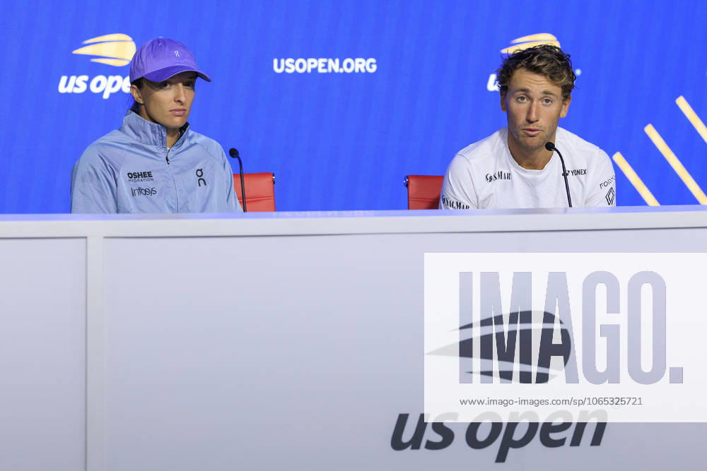 Iga Swiatek and Casper Ruud during a press conference, PK, Pressekonferenz after winning their mix doubles match against Caty McNally and Lorenzo Musetti at the 2025 US Open at USTA Billie Jean King National Tennis Center on Tuesday August 19, 2025 in the Flushing neighborhood of the Queens borough of New York City. JAVIER ROJAS PI Flushing Meadows USA - ZUMAp124 20250819_zaa_p124_046