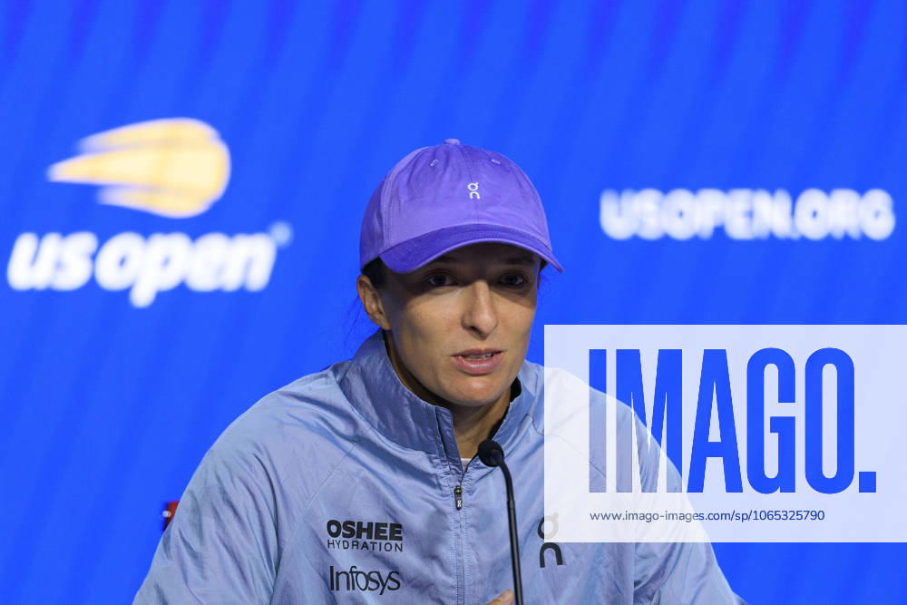 Iga Swiatek (in photo) and Casper Ruud during a press conference, PK, Pressekonferenz after winning their mix doubles match against Caty McNally and Lorenzo Musetti at the 2025 US Open at USTA Billie Jean King National Tennis Center on Tuesday August 19, 2025 in the Flushing neighborhood of the Queens borough of New York City. JAVIER ROJAS PI Flushing Meadows USA - ZUMAp124 20250819_zaa_p124_049