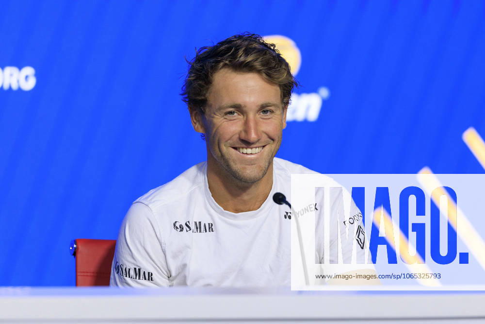 Iga Swiatek and Casper Ruud (in photo) during a press conference, PK, Pressekonferenz after winning their mix doubles match against Caty McNally and Lorenzo Musetti at the 2025 US Open at USTA Billie Jean King National Tennis Center on Tuesday August 19, 2025 in the Flushing neighborhood of the Queens borough of New York City. JAVIER ROJAS PI Flushing Meadows USA - ZUMAp124 20250819_zaa_p124_051