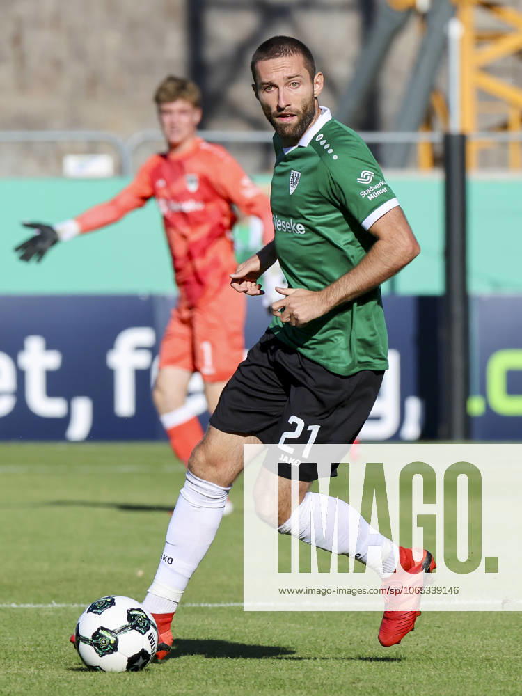 Rico Preissinger SC Preussen Muenster controls the ball, DFB Pokal, SC Preussen Muenster v Hertha BSC Berlin, Preussen Stadion, August 18, 2025 in Muenster, Germany Photo by Marco Steinbrenner DeFodi Images Rico Preissinger SC Preussen Muenster controls the ball, DFB Pokal, SC Preussen Muenster v Hertha BSC Berlin, Preussen Stadion, August 18, 2025 in Muenster, Germany Photo by Marco Steinbrenner DeFodi Images DFB DFL REGULATIONS PROHIBIT ANY USE OF PHOTOGRAPHS AS IMAGE SEQUENCES AND OR QUASI VIDEO