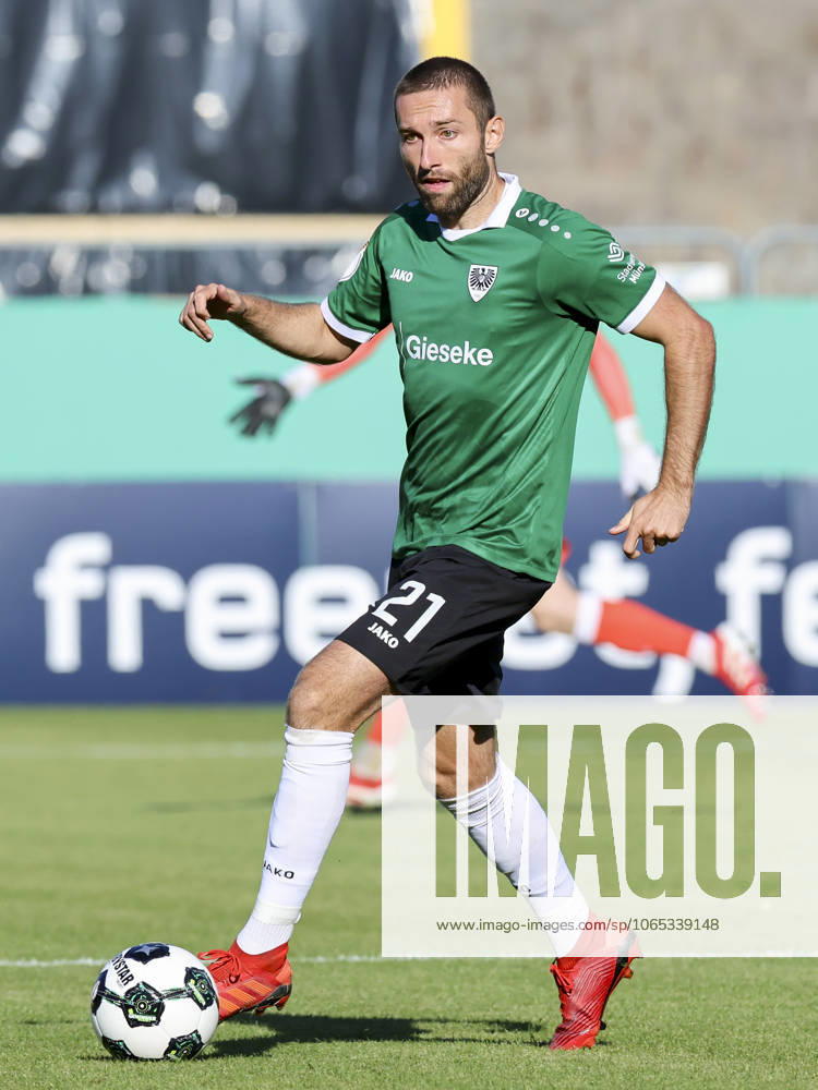 Rico Preissinger SC Preussen Muenster controls the ball, DFB Pokal, SC Preussen Muenster v Hertha BSC Berlin, Preussen Stadion, August 18, 2025 in Muenster, Germany Photo by Marco Steinbrenner DeFodi Images Rico Preissinger SC Preussen Muenster controls the ball, DFB Pokal, SC Preussen Muenster v Hertha BSC Berlin, Preussen Stadion, August 18, 2025 in Muenster, Germany Photo by Marco Steinbrenner DeFodi Images DFB DFL REGULATIONS PROHIBIT ANY USE OF PHOTOGRAPHS AS IMAGE SEQUENCES AND OR QUASI VIDEO