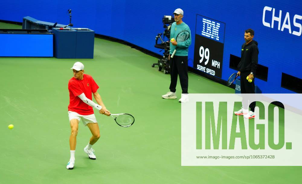Jannik Sinner practices as coaches Darren Cahill and Simone Vagnozzi look on 2025 US Open, Thursday Previews, USTA Billie Jean King National Tennis Center, New York, USA - 21 Aug 2025New York Flushing Meadows