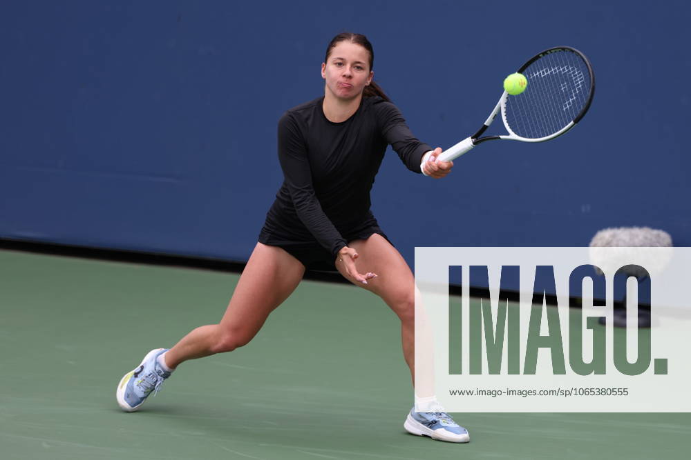 TENIS US OPEN 2025 21082025 N Z MAJA CHWALINSKA W TRAKCIE MECZU DRUGIEJ RUNDY KWALIFIKACJI TURNIEJU WIELKIEGO SZLEMA US OPEN 2025 MARCIN CHOLEWINSKI NEWSPIX.PL TENNIS US OPEN 2025 21082025 MAJA CHWALINSKA DURING THE MATCH IN THE SECOND ROUND OF QUALIFICATION NEWSPIX.PL --- newspix.pl
