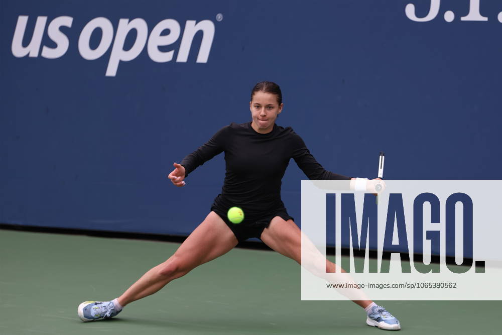 TENIS US OPEN 2025 21082025 N Z MAJA CHWALINSKA W TRAKCIE MECZU DRUGIEJ RUNDY KWALIFIKACJI TURNIEJU WIELKIEGO SZLEMA US OPEN 2025 MARCIN CHOLEWINSKI NEWSPIX.PL TENNIS US OPEN 2025 21082025 MAJA CHWALINSKA DURING THE MATCH IN THE SECOND ROUND OF QUALIFICATION NEWSPIX.PL --- newspix.pl