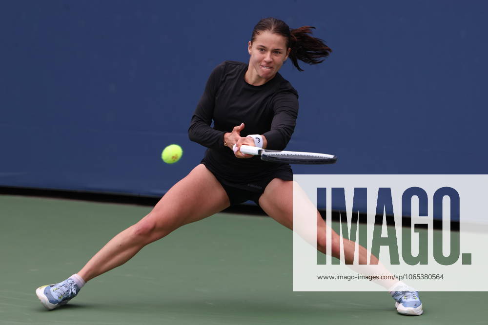 TENIS US OPEN 2025 21082025 N Z MAJA CHWALINSKA W TRAKCIE MECZU DRUGIEJ RUNDY KWALIFIKACJI TURNIEJU WIELKIEGO SZLEMA US OPEN 2025 MARCIN CHOLEWINSKI NEWSPIX.PL TENNIS US OPEN 2025 21082025 MAJA CHWALINSKA DURING THE MATCH IN THE SECOND ROUND OF QUALIFICATION NEWSPIX.PL --- newspix.pl