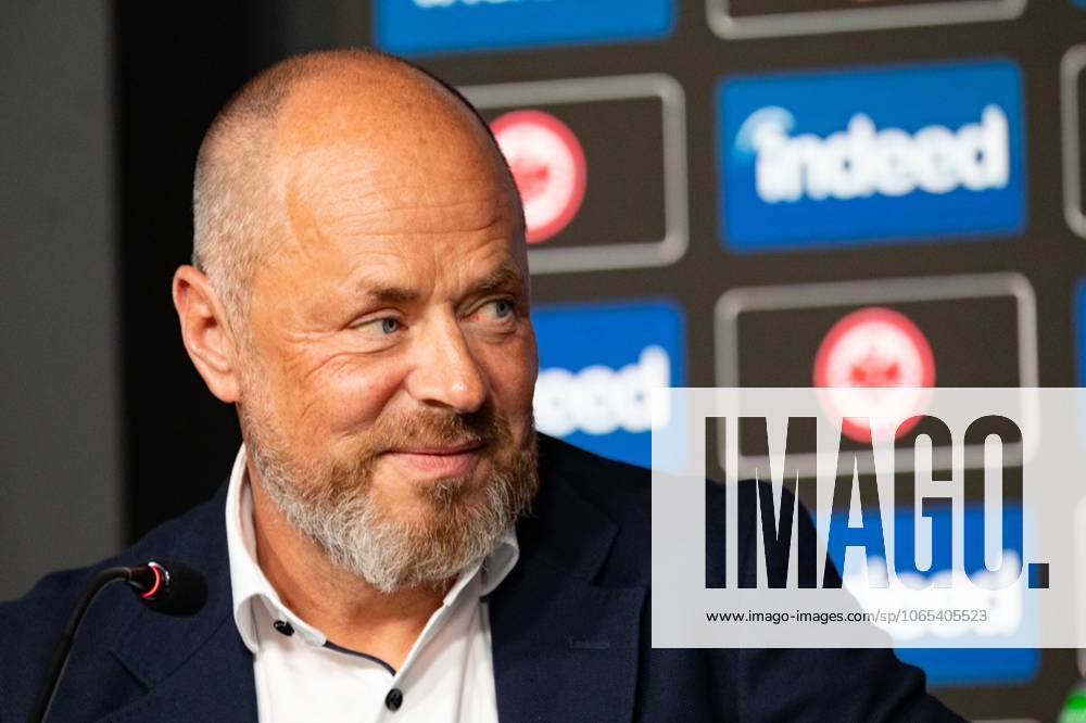 2025 08 22 Soccer 1 Bundesliga Eintracht Frankfurt season kick-off press conference with CEO Axel Hellmann v l , Indeed Frank Hensgens is satisfied, speaks to the journalists