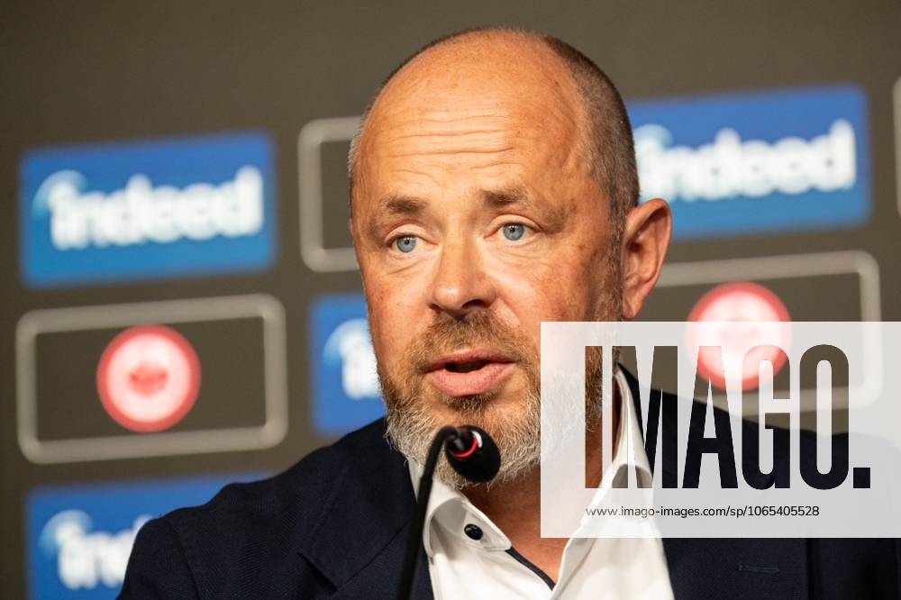 2025 08 22 Football 1 Bundesliga Eintracht Frankfurt season kick-off press conference with board spokesman Axel Hellmann v l , Indeed Frank Hensgens is satisfied, speaks to the journalists
