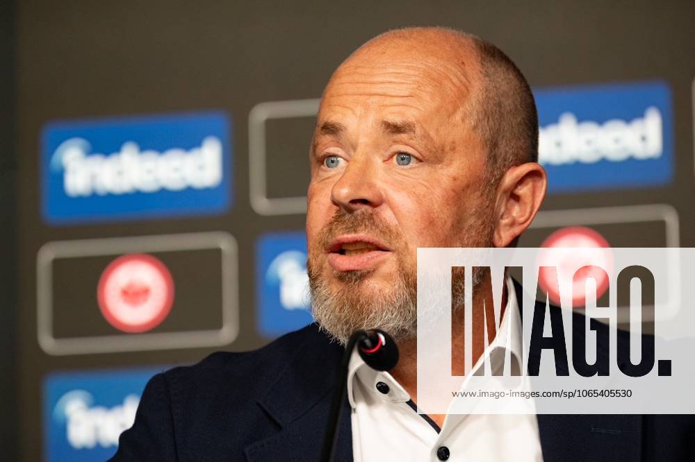 2025 08 22 Football 1 Bundesliga Eintracht Frankfurt season kick-off press conference with board spokesman Axel Hellmann v l , Indeed Frank Hensgens is satisfied, speaks to the journalists
