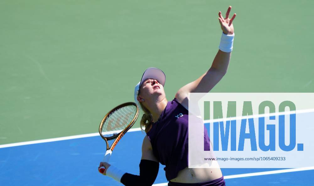 Francesca Jones in final qualifying round action 2025 US Open, Friday Previews, USTA Billie Jean King National Tennis Center, New York, USA - 22 Aug 2025New York USTA Billie Jean King National T New York (NY) United States of America