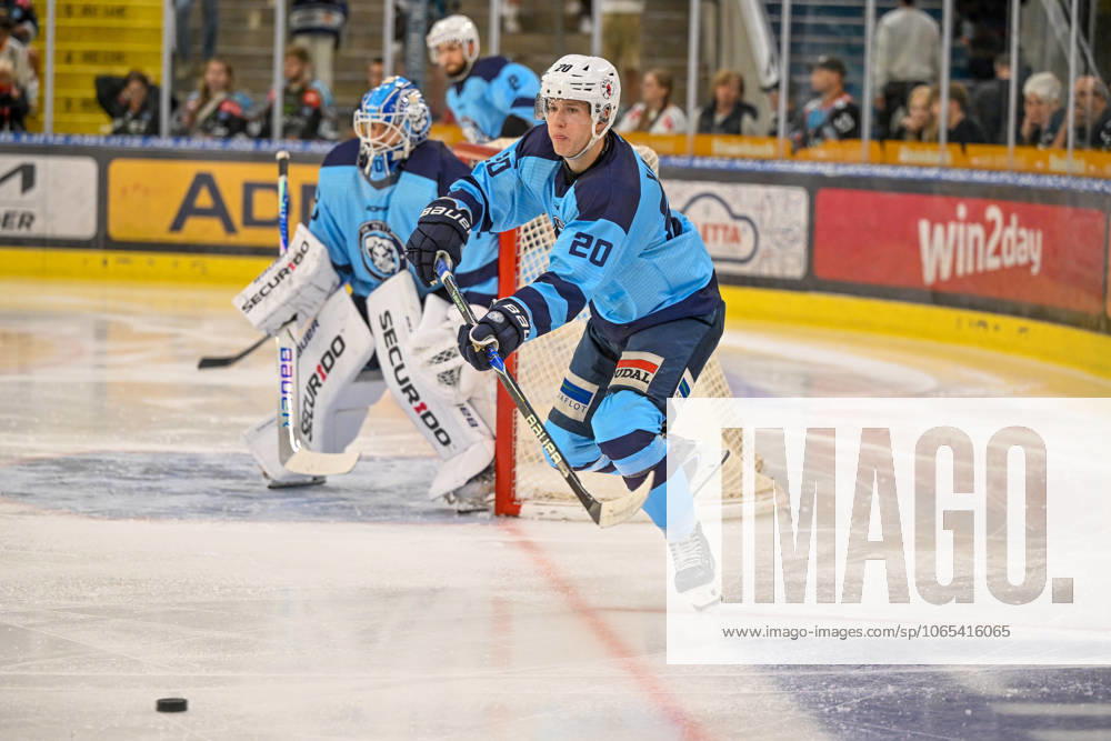 Eishalle Linz, AUT, ice hockey preparation test match, Black Wings Linz AUT vs HK Nitra SVK , in the picture Peter Valent HK Nitra Linz Oberoesterreich Austria