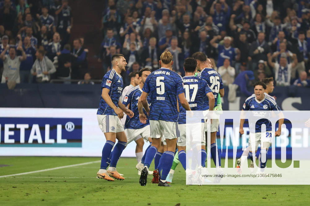The players of FC Schalke 04 are happy about the penalty kick at the match of the 2 Bundesliga season 2025 26 FC Schalke 04 VfL Bochum 1848 Copyright Thomas Pakusch