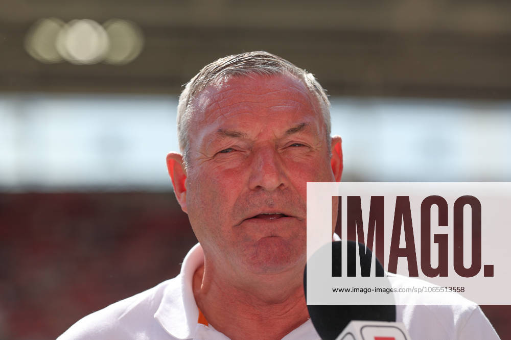 2025-08-24 FC Utrecht v Excelsior Rotterdam - Dutch Eredivisie UTRECHT, NETHERLANDS - AUGUST 24: Head Coach Ron Jans of FC Utrecht during the Dutch Eredivisie match between FC Utrecht and Excelsior Rotterdam at Stadion de Galgenwaard on August 24, 2025 in Utrecht, Netherlands. Utrecht Stadion de Galgenwaard Netherlands Content not available for redistribution in The Netherlands directly or indirectly through any third parties.