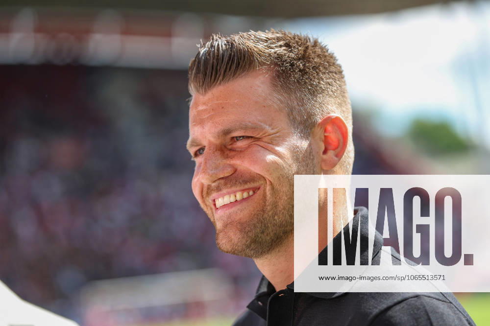 2025-08-24 FC Utrecht v Excelsior Rotterdam - Dutch Eredivisie UTRECHT, NETHERLANDS - AUGUST 24: head coach Ruben den Uil of Excelsior Rotterdam during the Dutch Eredivisie match between FC Utrecht and Excelsior Rotterdam at Stadion de Galgenwaard on August 24, 2025 in Utrecht, Netherlands. Utrecht Stadion de Galgenwaard Netherlands Content not available for redistribution in The Netherlands directly or indirectly through any third parties.