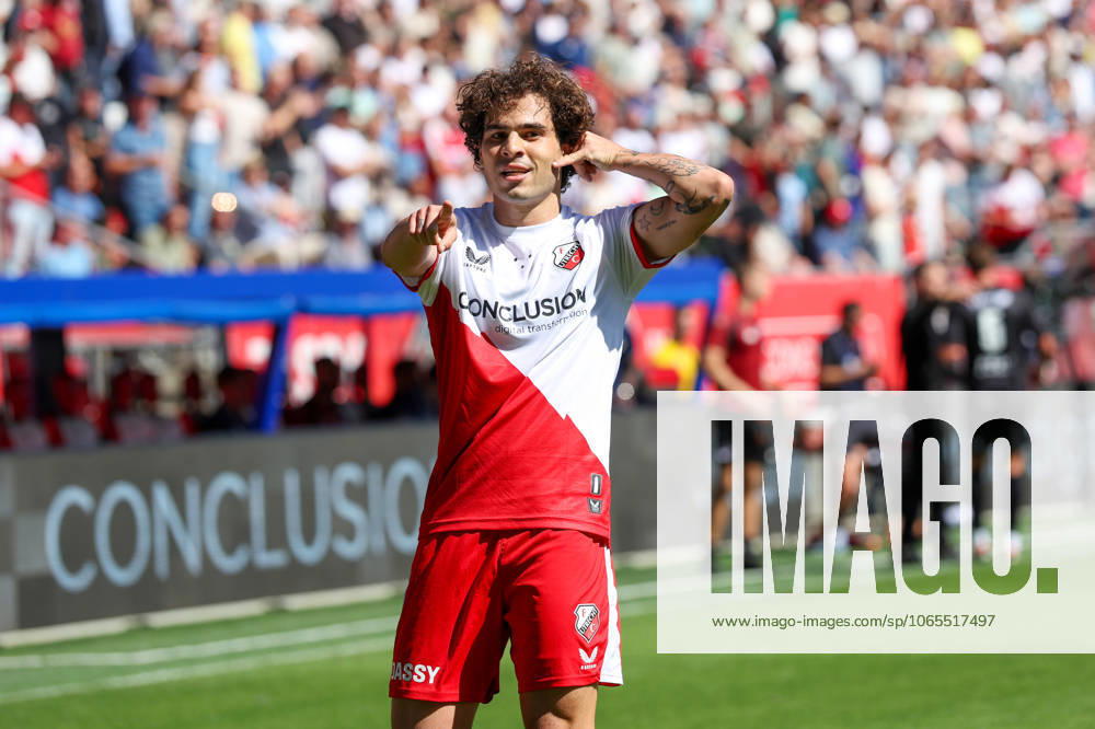 2025-08-24 FC Utrecht v Excelsior Rotterdam - Dutch Eredivisie UTRECHT, NETHERLANDS - AUGUST 24: Miguel Rodriguez of FC Utrecht celebrates after scoring his teams first goal during the Dutch Eredivisie match between FC Utrecht and Excelsior Rotterdam at Stadion de Galgenwaard on August 24, 2025 in Utrecht, Netherlands. Utrecht Stadion de Galgenwaard Netherlands Content not available for redistribution in The Netherlands directly or indirectly through any third parties.