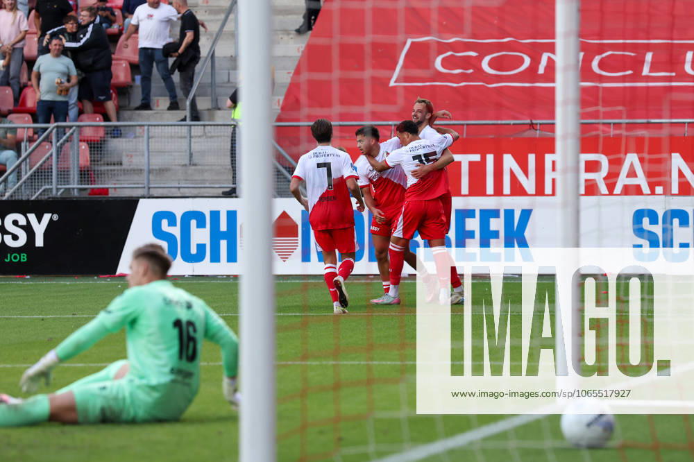 2025-08-24 FC Utrecht v Excelsior Rotterdam - Dutch Eredivisie UTRECHT, NETHERLANDS - AUGUST 24: gk Calvin Raatsie of Excelsior Rotterdam looks dejected after the second goal of FC Utrecht, in the background David Min of FC Utrecht and his teammates are celebrating their teams second goal during the Dutch Eredivisie match between FC Utrecht and Excelsior Rotterdam at Stadion de Galgenwaard on August 24, 2025 in Utrecht, Netherlands. Utrecht Stadion de Galgenwaard Netherlands Content not available for redistribution in The Netherlands directly or indirectly through any third parties.
