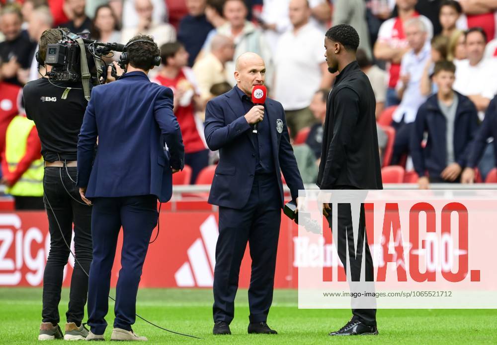 AMSTERDAM (l-r) Ajax technical director Alex Kroes, Jorrel Hato during the Dutch Eredivisie match between AFC Ajax and Heracles Almelo at the Johan Cruijff ArenA on August 24, 2025, in Amsterdam, Netherlands. ANP OLAF KRAAK Eredivisie 2025-2026 ANPxSportx IVx 534009143 originalFilename: 534009143