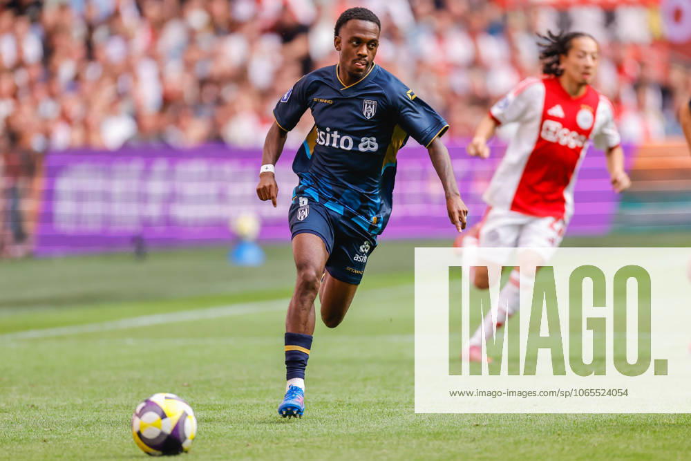 Eredivisie: AFC Ajax Amsterdam v Heracles Almelo Amsterdam - Djevencio van der Kust runs with the ball during the third round of the 2025 2026 Eredivisie season. The match is set between AFC Ajax Amsterdam and Heracles Almelo at Johan Cruijff ArenA on 24 August 2025 in Amsterdam, The Netherlands. (VK Sportphoto Raymond Smit)