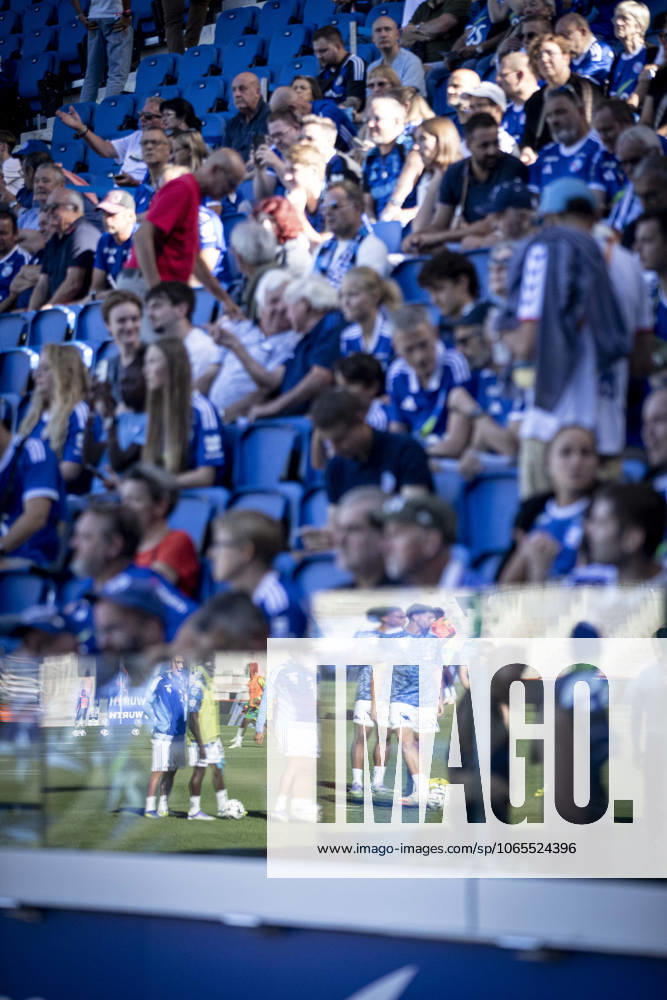 FOOTBALL : Ligue1 Racing Strasbourg vs Nantes - Stade de la Meinau Strasbourg . 24 08 2025 echauffement des joueurs de l equipe de Racing Strasbourg