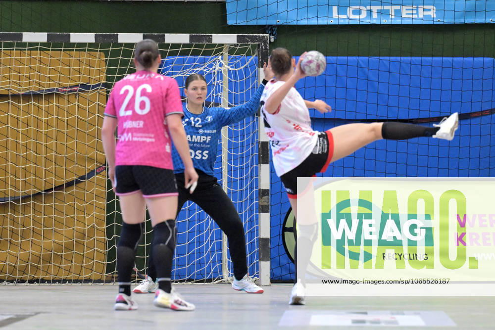 Marie Kristin Weiss TusSies Metzingen, 12 in goal against Leonie Dreizler TG Nuertingen, 23 TG Nuertingen vs TusSies Metzingen, handball, DHB Pokal, 1 round, season 2025 2026, 24 08 2025 TG Nuertingen vs TusSies Metzingen, handball, DHB Pokal, 1 round, season 2025 2026, 24 08 2025 Nuertingen