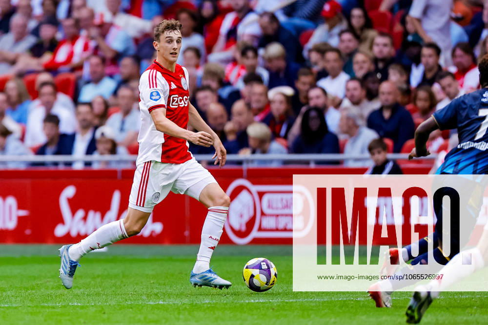 Eredivisie: AFC Ajax Amsterdam v Heracles Almelo Amsterdam - Youri Baas of AFC Ajax Amsterdam dribbles with the ball during the third round of the 2025 2026 Eredivisie season. The match is set between AFC Ajax Amsterdam and Heracles Almelo at Johan Cruijff ArenA on 24 August 2025 in Amsterdam, The Netherlands. (VK Sportphoto Raymond Smit)