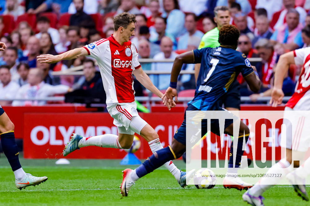 Eredivisie: AFC Ajax Amsterdam v Heracles Almelo Amsterdam - Youri Baas of AFC Ajax Amsterdam shoots the ball during the third round of the 2025 2026 Eredivisie season. The match is set between AFC Ajax Amsterdam and Heracles Almelo at Johan Cruijff ArenA on 24 August 2025 in Amsterdam, The Netherlands. (VK Sportphoto Raymond Smit)