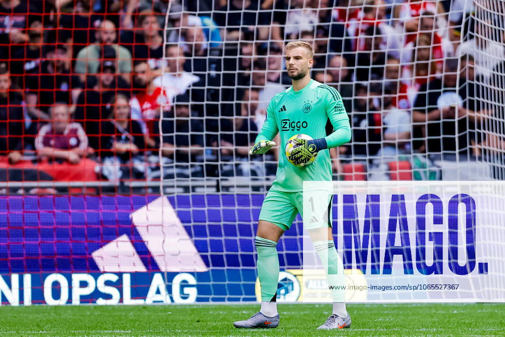 Eredivisie: AFC Ajax Amsterdam v Heracles Almelo Amsterdam - Goalkeeper Vitezslav Jaros of AFC Ajax Amsterdam saves the ball during the third round of the 2025 2026 Eredivisie season. The match is set between AFC Ajax Amsterdam and Heracles Almelo at Johan Cruijff ArenA on 24 August 2025 in Amsterdam, The Netherlands. (VK Sportphoto Raymond Smit)