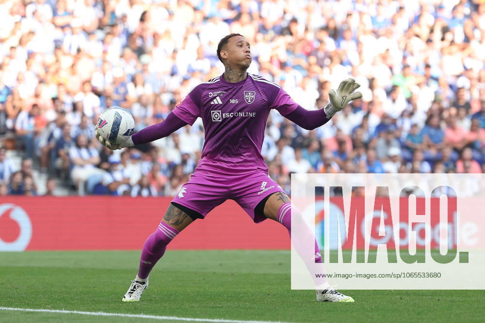Portugal, Porto, 2025 08 24 3 Matchday Liga Portugal Betclic, FC Porto Casa Pia AC v l , goalkeeper, goalkeeper Patrick Sequeira Casa Pia AC in action, in action,