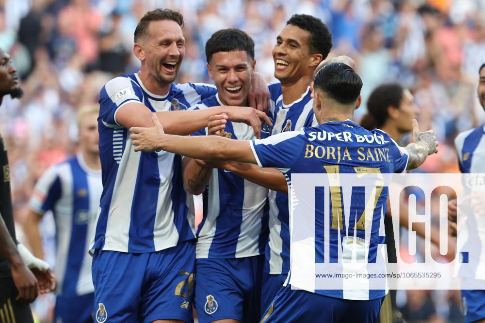 Portugal, Porto, 2025 08 24 3 Matchday Liga Portugal Betclic, FC Porto Casa Pia AC v l , Borja Sainz FC Porto , Luuk de Jong FC Porto , Nehuen Perez FC Porto , Alberto Costa FC Porto Torjubel, Goal celebration, celebrate the goal zum 4 0