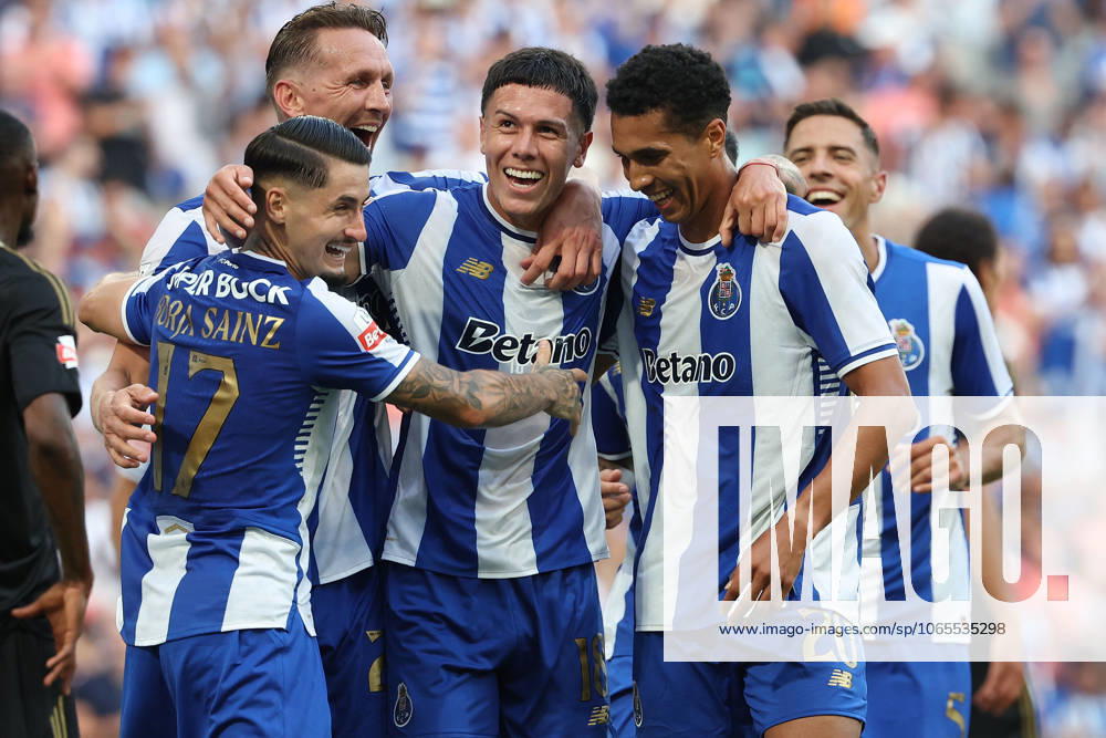Portugal, Porto, 2025 08 24 3 Matchday Liga Portugal Betclic, FC Porto Casa Pia AC v l , Borja Sainz FC Porto , Luuk de Jong FC Porto , Nehuen Perez FC Porto , Alberto Costa FC Porto Torjubel, Goal celebration, celebrate the goal zum 4 0