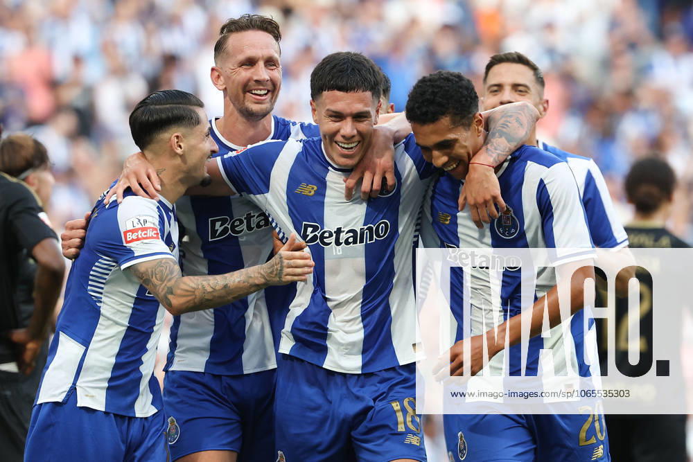 Portugal, Porto, 2025 08 24 3 Matchday Liga Portugal Betclic, FC Porto Casa Pia AC v l , Borja Sainz FC Porto , Luuk de Jong FC Porto , Nehuen Perez FC Porto , Alberto Costa FC Porto Torjubel, Goal celebration, celebrate the goal zum 4 0